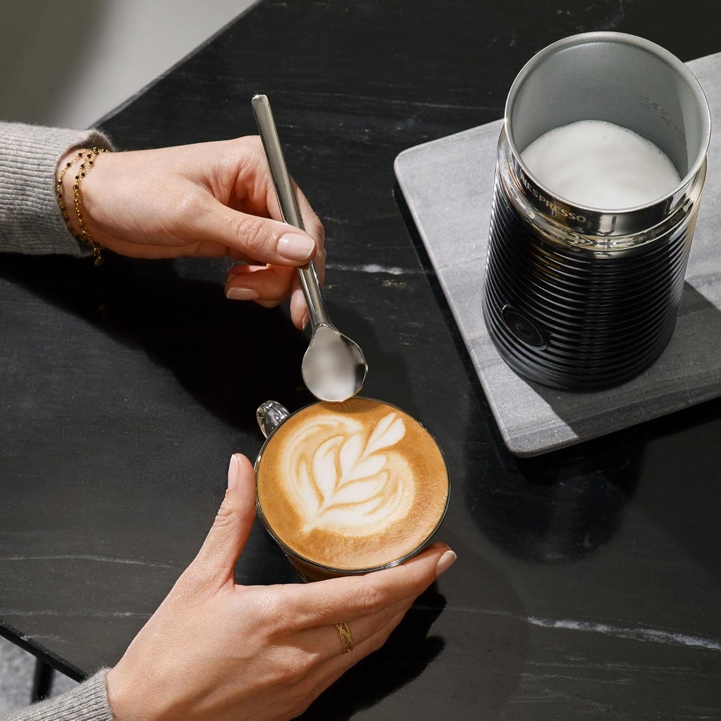 Vlues për qumësht Nespresso Aeroccino 3, 450W, 240 ml, i zi