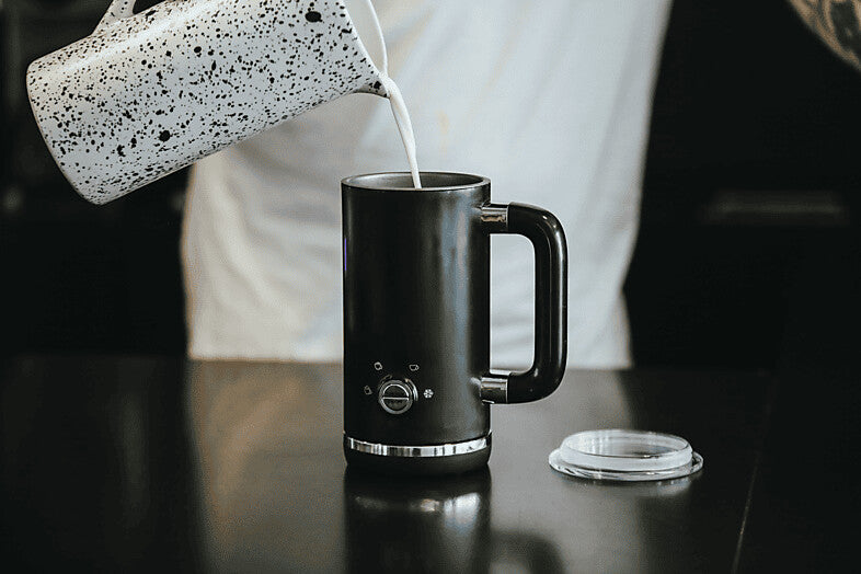 Vlues për qumësht Koenic KMF 15321 B, 500W, 300ml, i zi